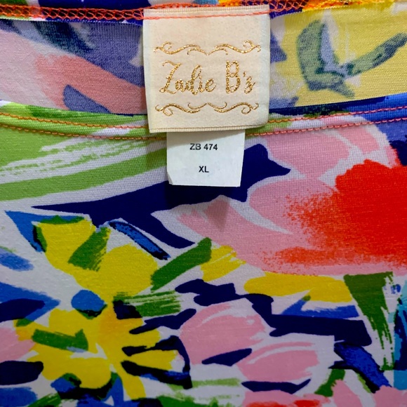 Zadie B’s XL floral top - Picture 3 of 3